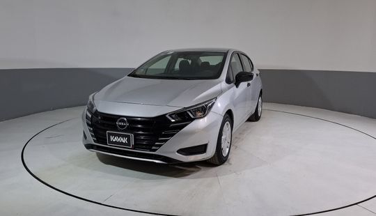 Nissan • Versa