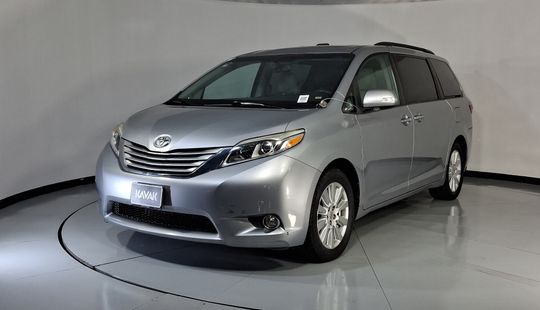 Toyota • Sienna