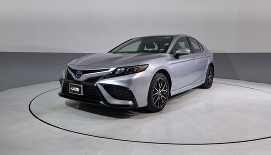 Toyota • Camry