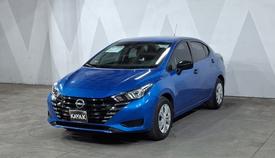 Nissan • Versa