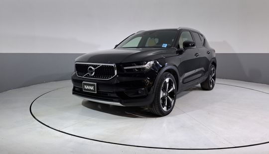Volvo • XC40