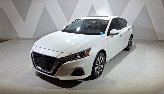 Nissan • Altima