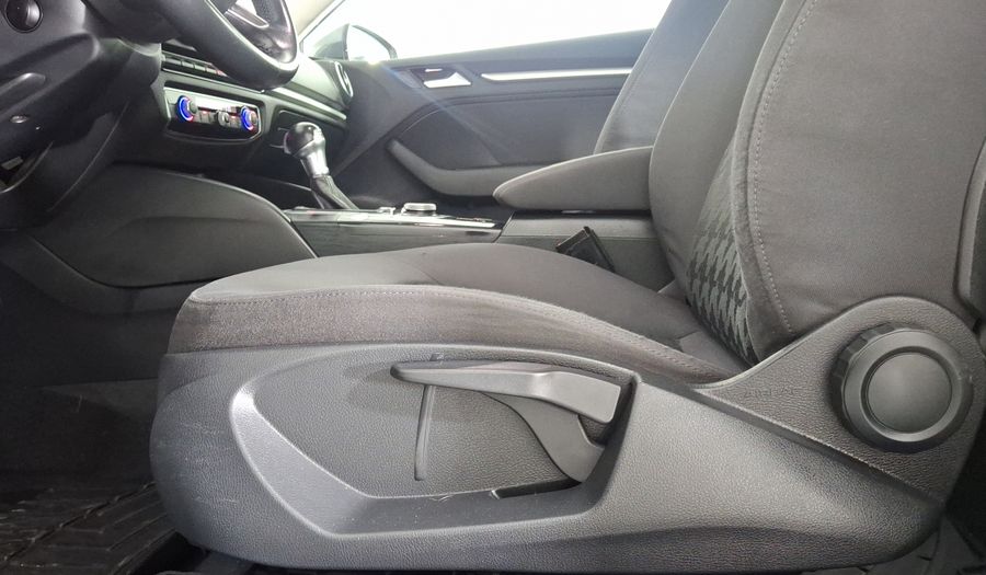 Audi A3 1.8 TFSI AMBIENTE S TRONIC Hatchback 2016