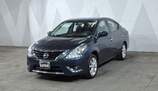 Nissan • Versa