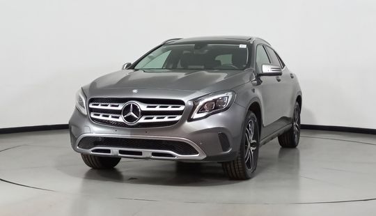 Mercedes Benz • Clase GLA