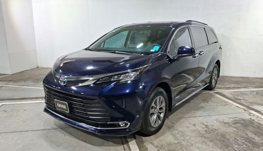 Toyota • Sienna