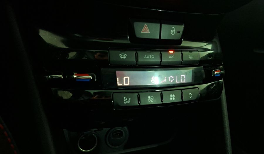 Peugeot 208 1.2 PURETECH 110 HP AUTO SIGNATURE + Hatchback 2020