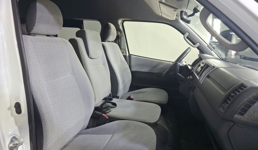 Toyota Hiace 2.7 15 PASAJEROS CON AC MT Van 2015