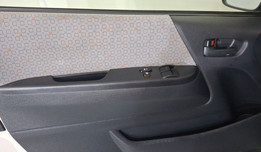 Toyota Hiace 2.7 15 PASAJEROS CON AC MT Van 2015