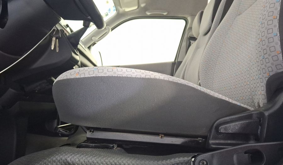 Toyota Hiace 2.7 15 PASAJEROS CON AC MT Van 2015