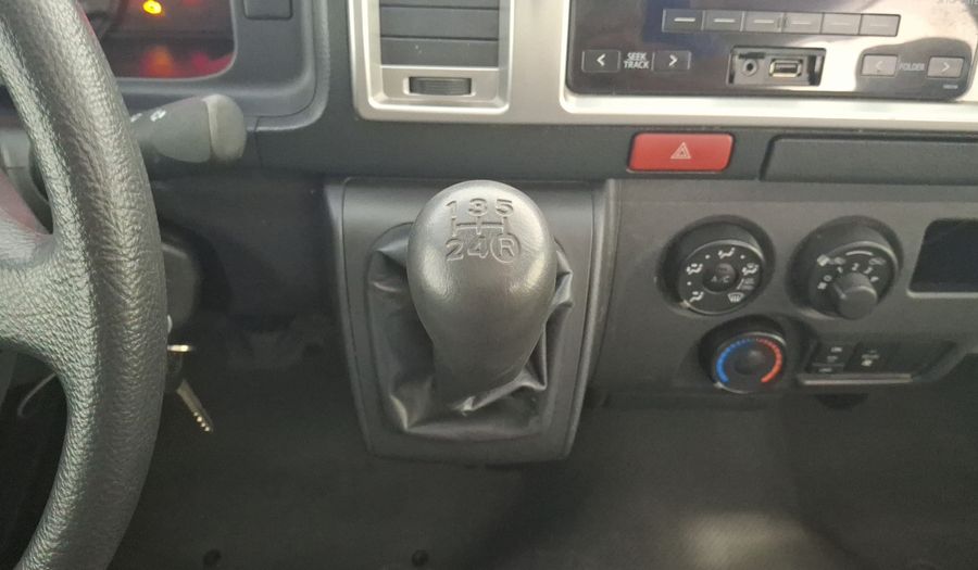 Toyota Hiace 2.7 15 PASAJEROS CON AC MT Van 2015