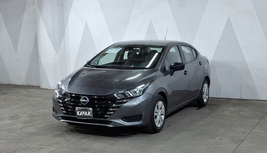 Nissan • Versa