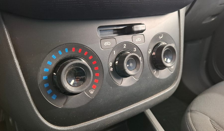 Fiat Punto 1.4 ATTRACTIVE 5P Hatchback 2014