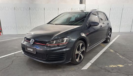 Volkswagen • Golf