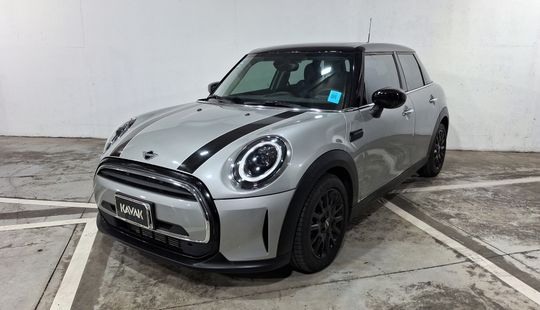 2024 • 12,696 km • Automático