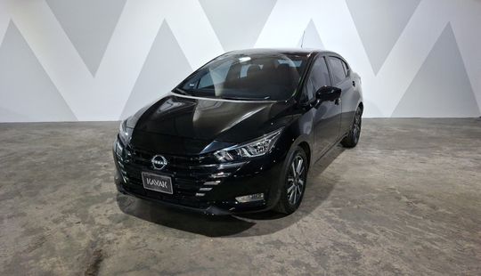 Nissan • Versa