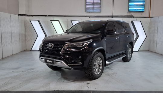 Toyota • SW4