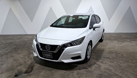Nissan • Versa