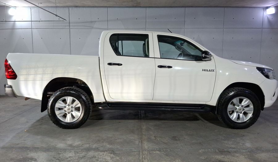 Toyota Hilux 2.7 DOBLE CABINA SR (D-CAB MID) Pickup 2020