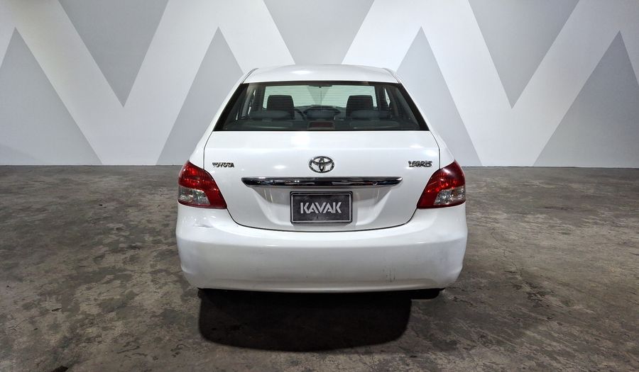 Toyota Yaris 1.5 SEDAN PREMIUM MT Sedan 2010