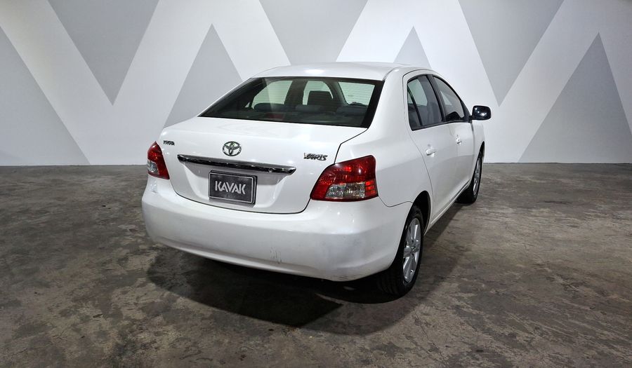 Toyota Yaris 1.5 SEDAN PREMIUM MT Sedan 2010