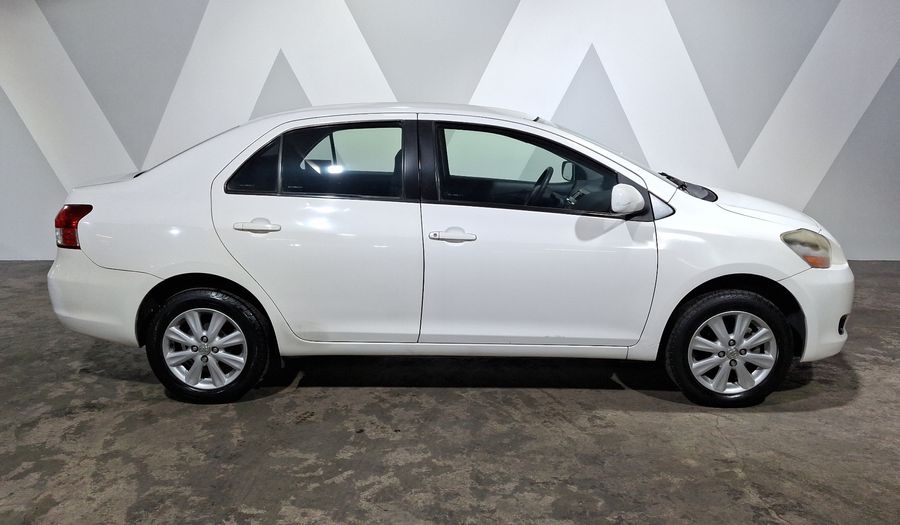 Toyota Yaris 1.5 SEDAN PREMIUM MT Sedan 2010