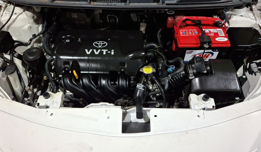 Toyota Yaris 1.5 SEDAN PREMIUM MT Sedan 2010