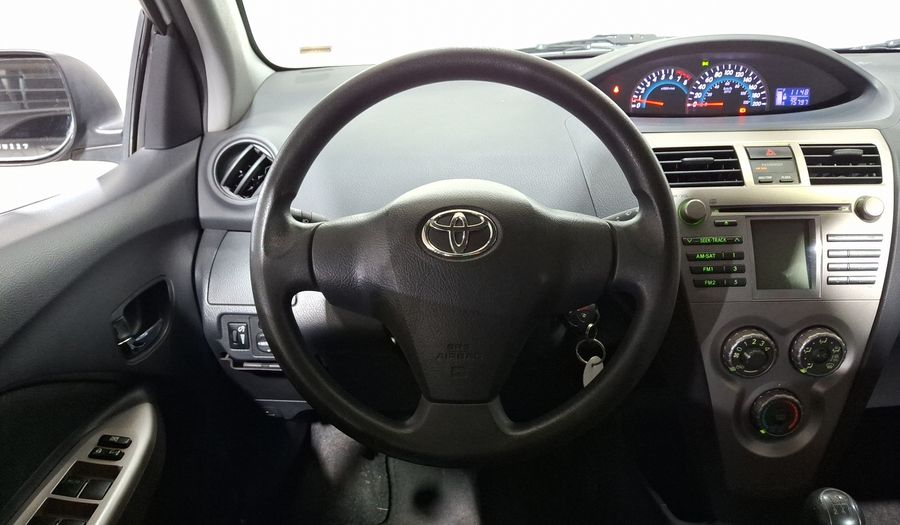 Toyota Yaris 1.5 SEDAN PREMIUM MT Sedan 2010