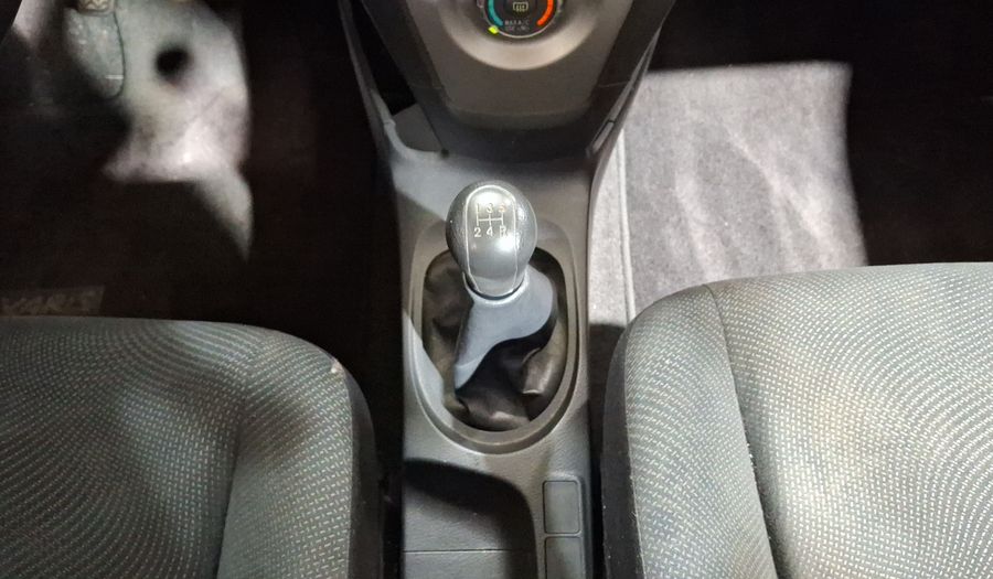 Toyota Yaris 1.5 SEDAN PREMIUM MT Sedan 2010