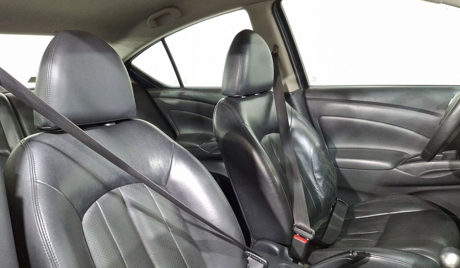 Nissan Versa 1.6 EXCLUSIVE AUTO Sedan 2017