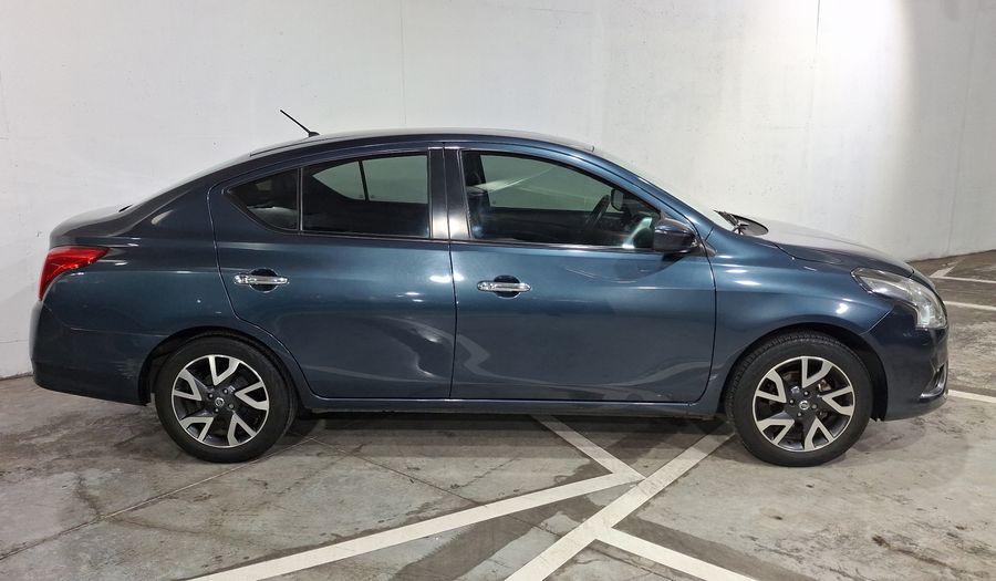 Nissan Versa 1.6 EXCLUSIVE AUTO Sedan 2017