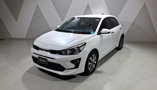 2023 • 16,658 km • Automático
