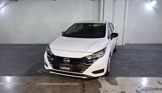 Nissan • Versa