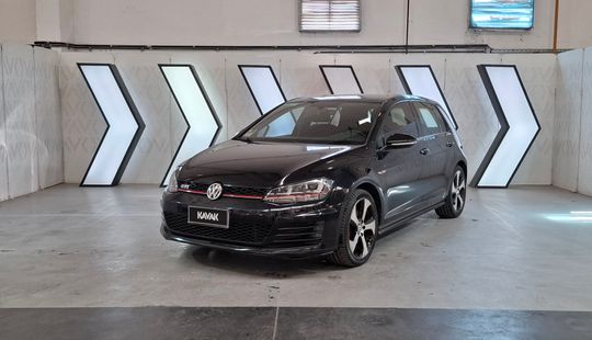 Volkswagen • Golf