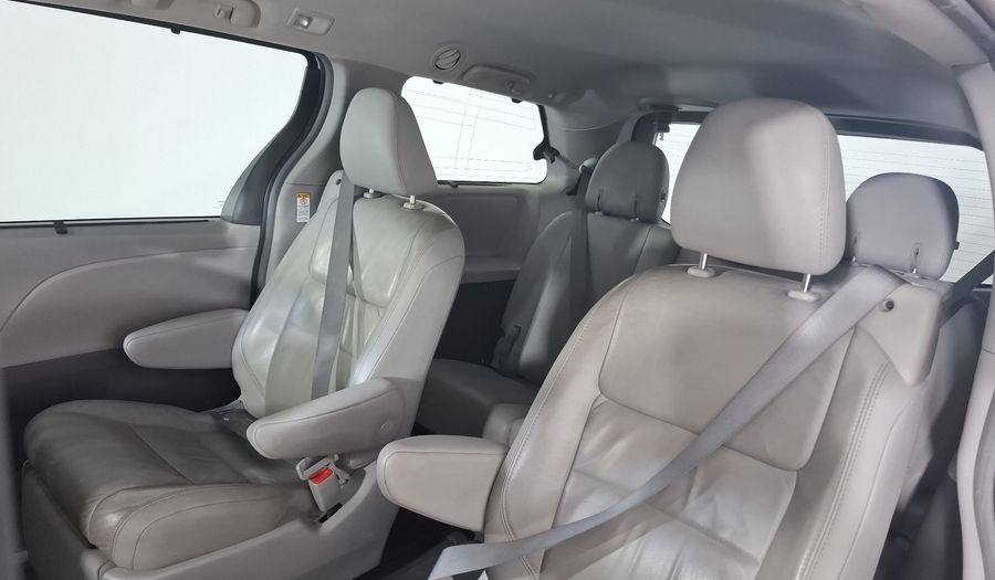 Toyota Sienna 3.5 XLE PIEL AT Minivan 2018