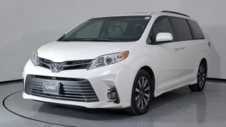 Toyota • Sienna