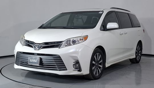 Toyota • Sienna