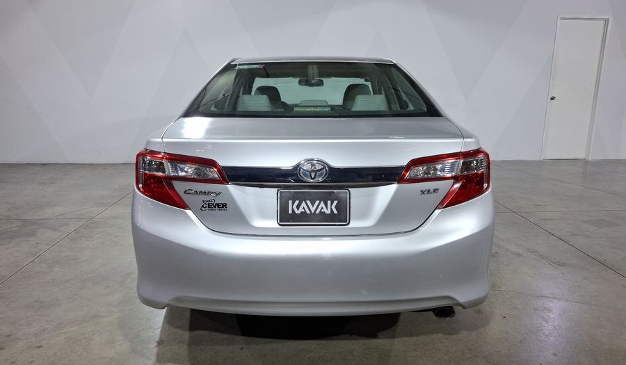 Toyota Camry 2.5 XLE L4 6AT Sedan 2012