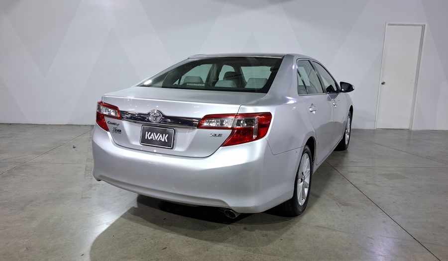 Toyota Camry 2.5 XLE L4 6AT Sedan 2012