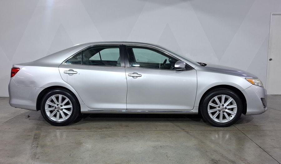 Toyota Camry 2.5 XLE L4 6AT Sedan 2012