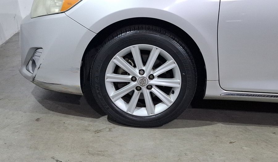 Toyota Camry 2.5 XLE L4 6AT Sedan 2012