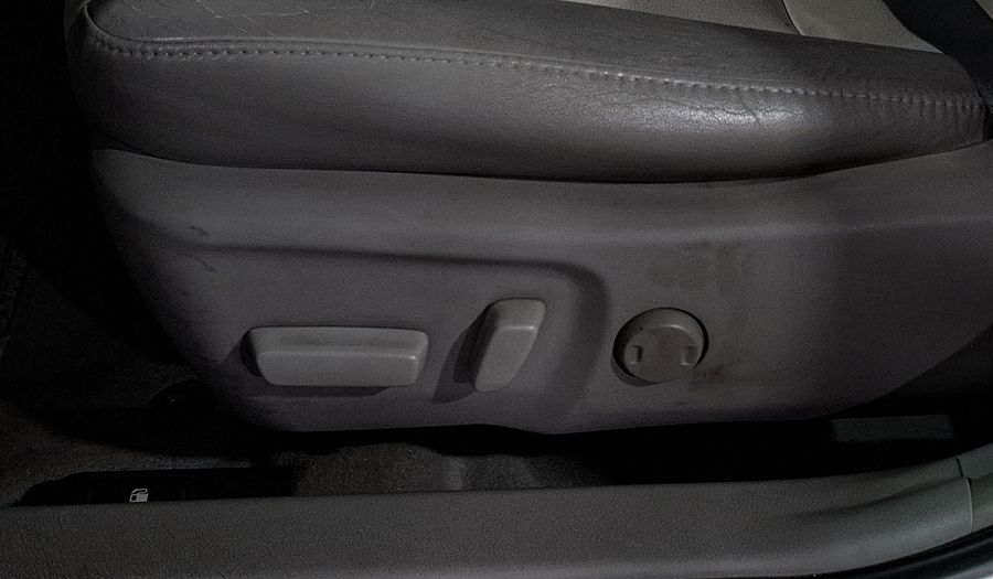 Toyota Camry 2.5 XLE L4 6AT Sedan 2012