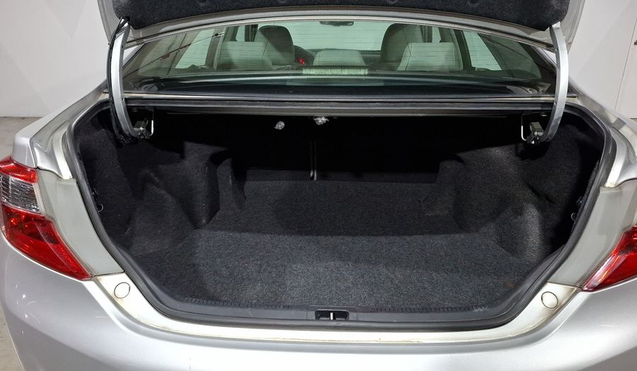 Toyota Camry 2.5 XLE L4 6AT Sedan 2012