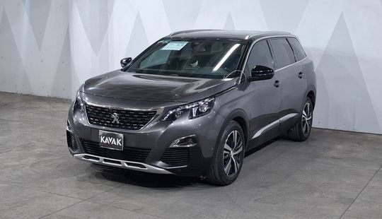 Peugeot • 5008