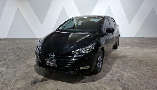 Nissan • Versa