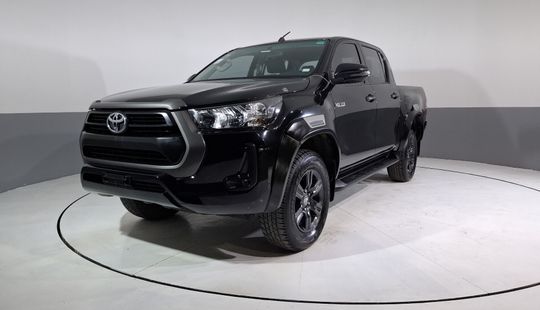 Toyota • Hilux
