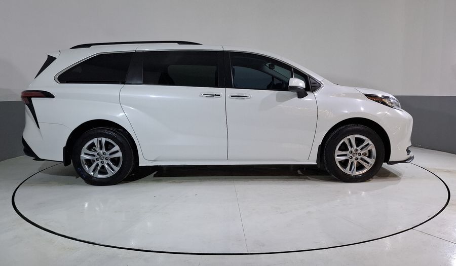 Toyota Sienna 2.5 HEV XLE PIEL AUTO Minivan 2022