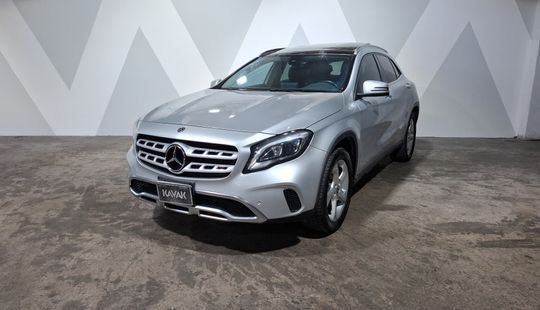 Mercedes Benz • Clase GLA