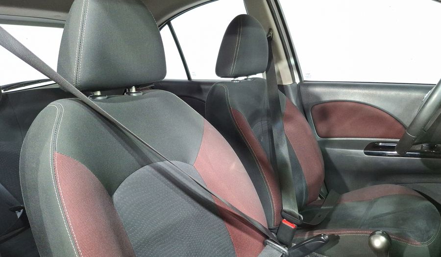 Nissan March 1.6 EXCLUSIVE BI-TONO AUTO Hatchback 2019