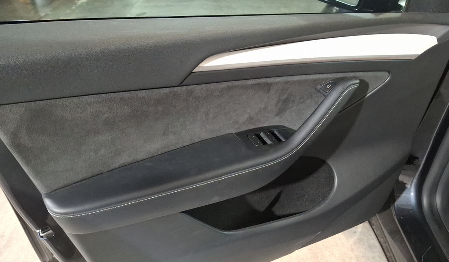 Tesla Model Y BEV LONG RANGE AUTO 4WD Suv 2025